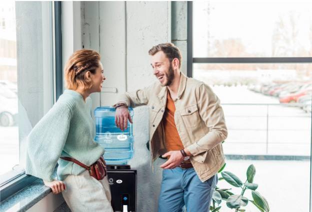 Wasserspender mit Gallonen für Ihr Büro